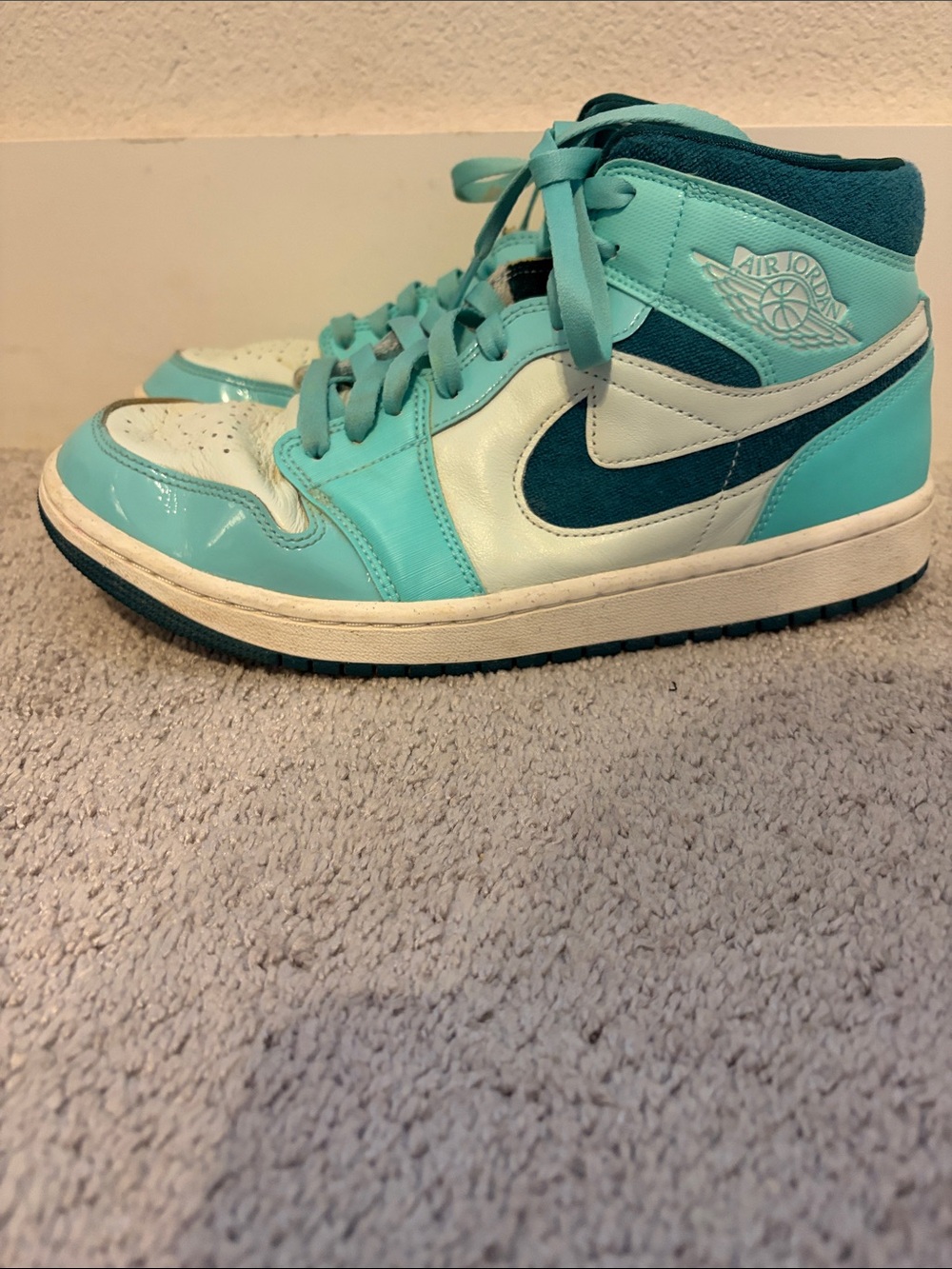 Jordan Womenโs High Top Sneakers - Teal & White